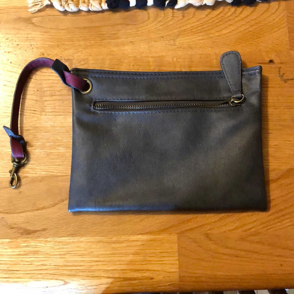 Kohl’s Grey Wristlet